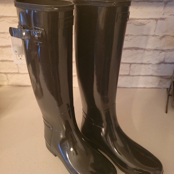 Hunters - Picture 2 of 2